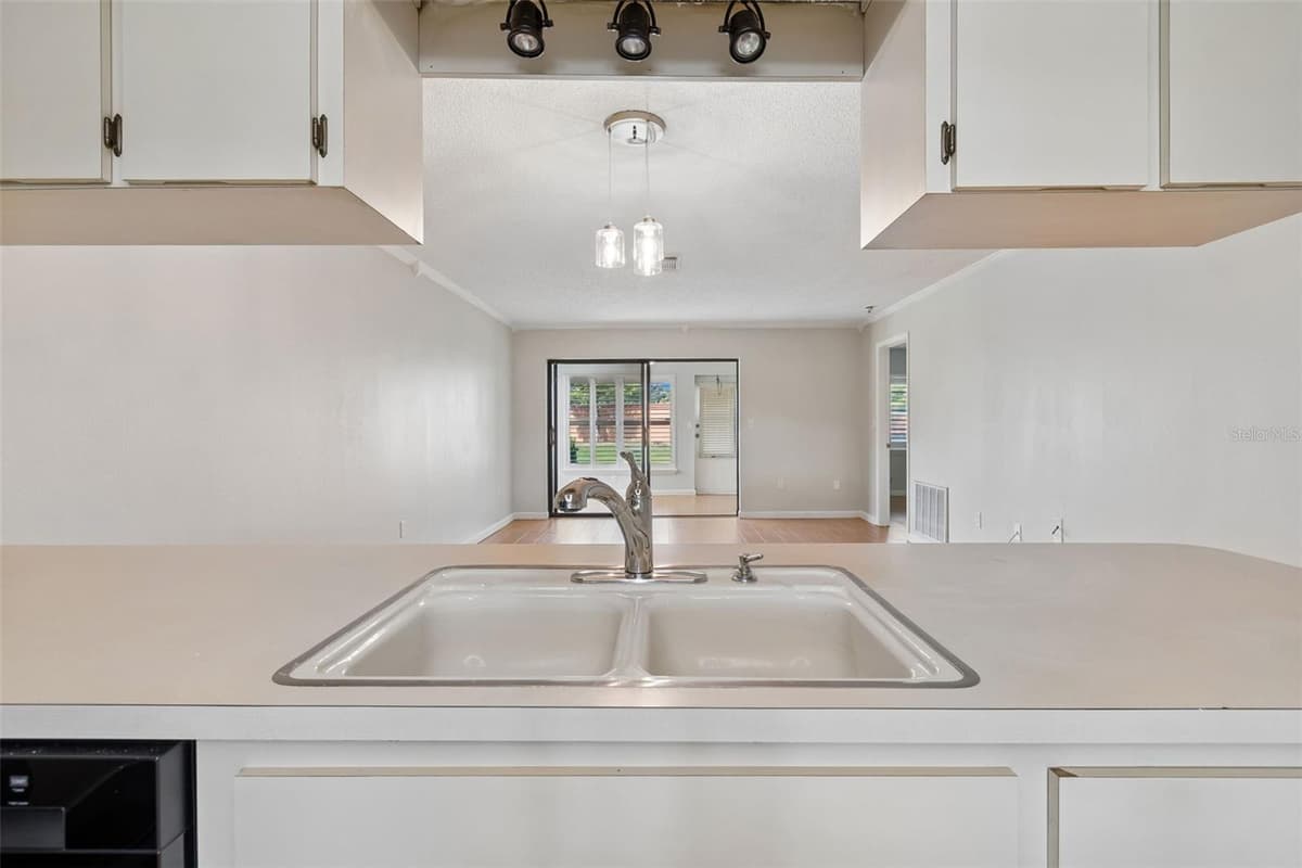 7217 GREYSTONE DRIVE — photo 18 of 100