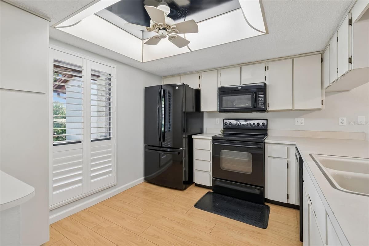 7217 GREYSTONE DRIVE — photo 15 of 100