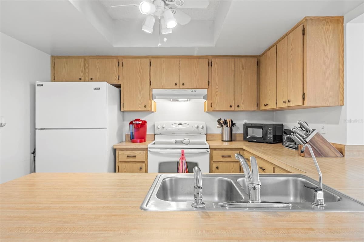 2110 HARLESTON PLACE — photo 12 of 47