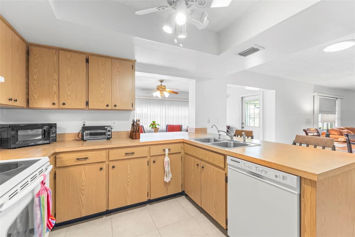 2110 HARLESTON PLACE — photo 11 of 47