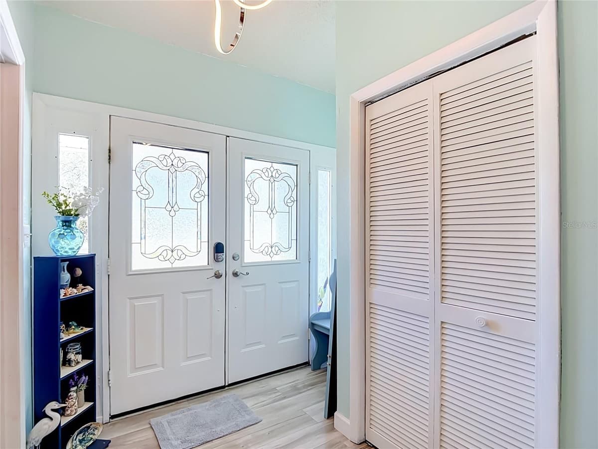 8354 WHITE PINE AVENUE — photo 4 of 60