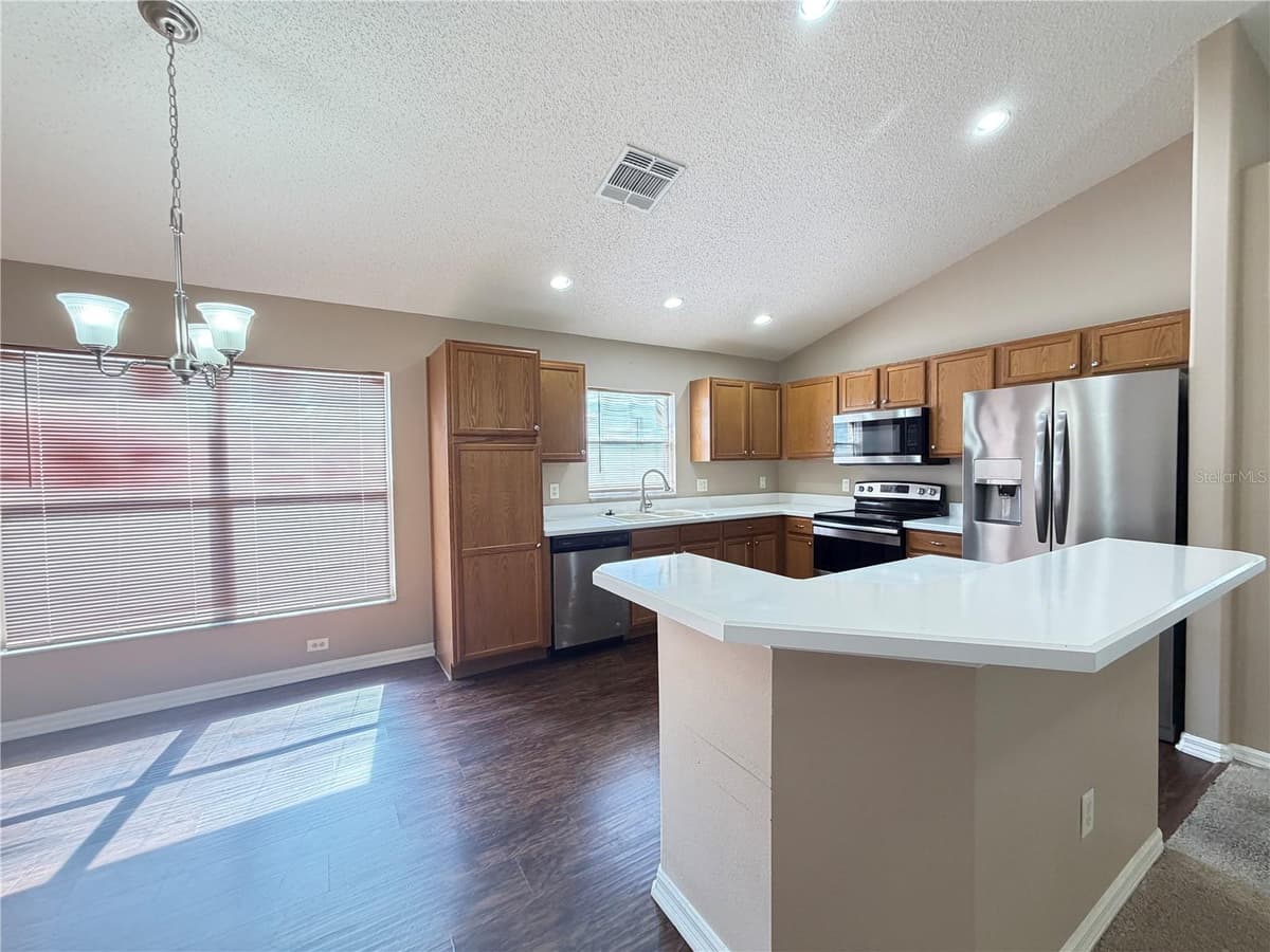 16004 MAGNOLIA HILL STREET — photo 5 of 25