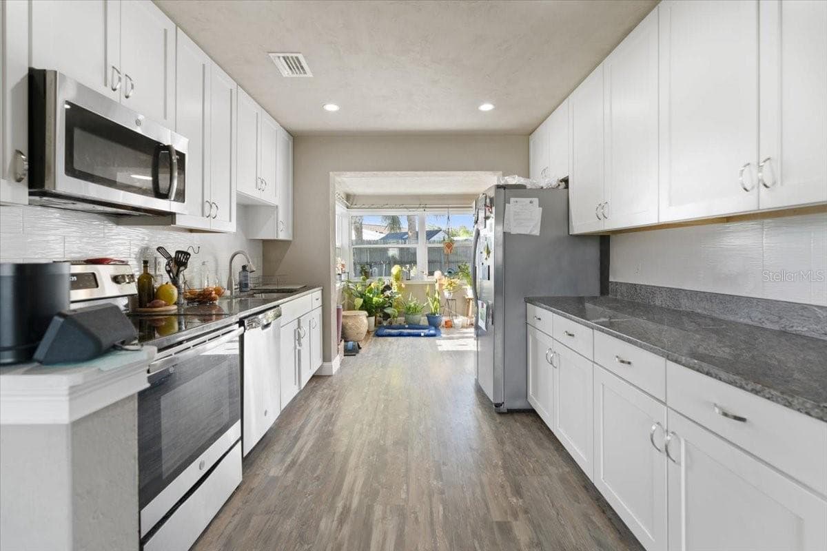 46 SEASIDE DRIVE — photo 15 of 29