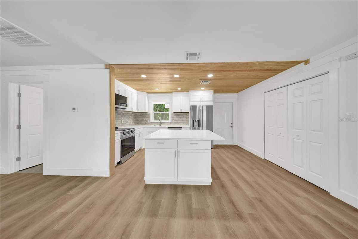 2264 WINCHESTER DRIVE — photo 7 of 22