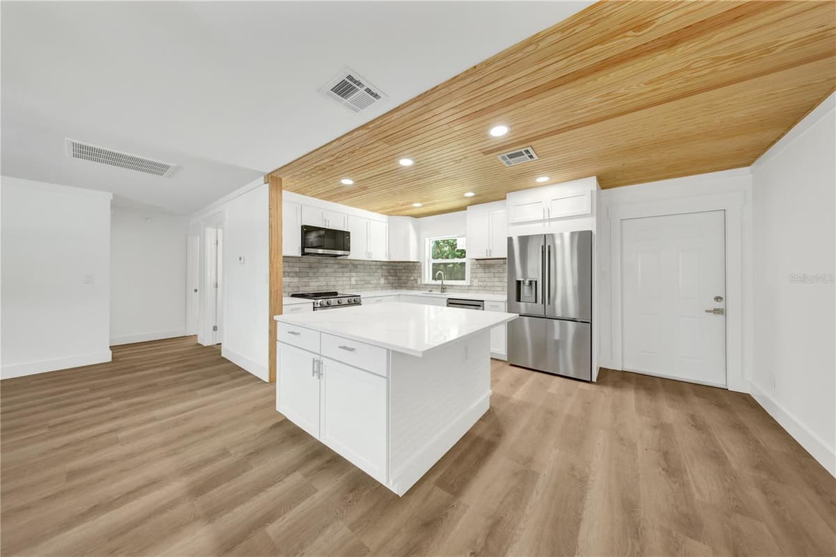 2264 WINCHESTER DRIVE — photo 9 of 22