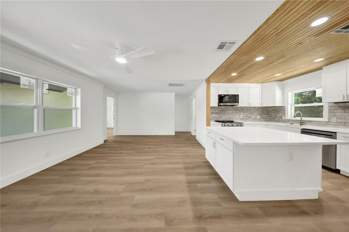 2264 WINCHESTER DRIVE — photo 5 of 22