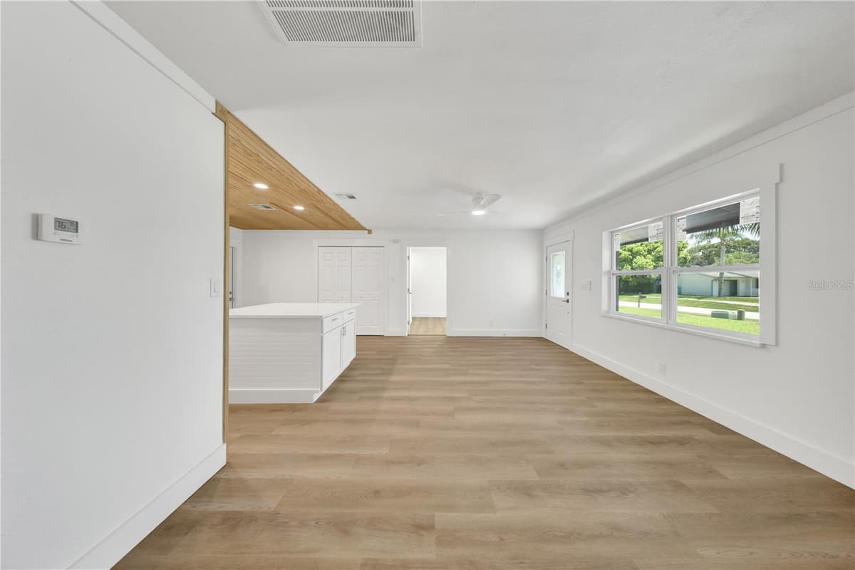 2264 WINCHESTER DRIVE — photo 4 of 22