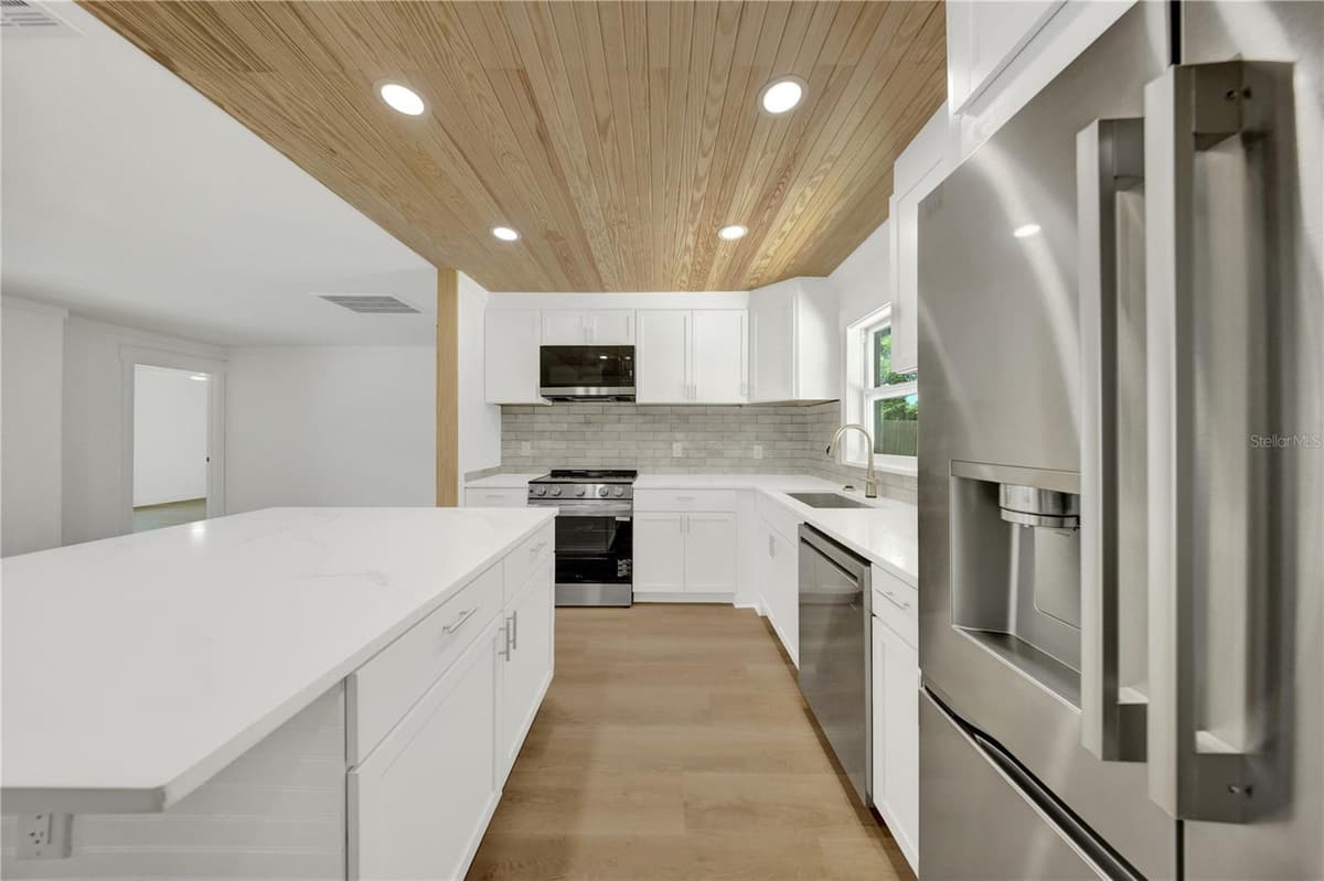 2264 WINCHESTER DRIVE — photo 8 of 22