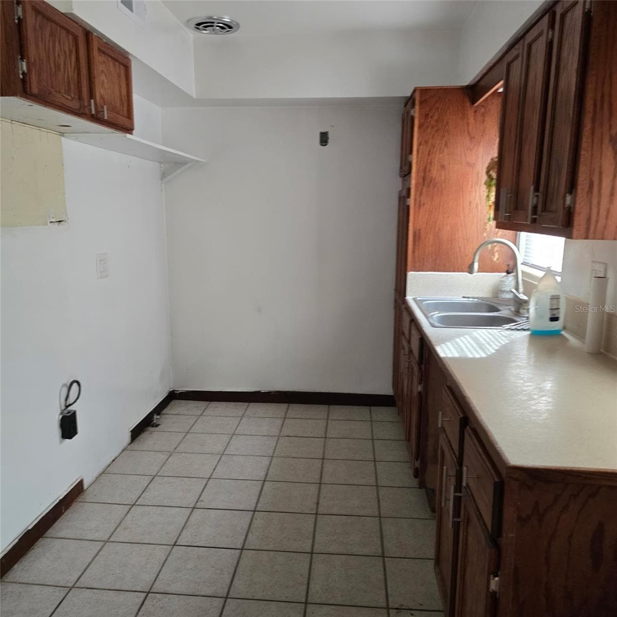 11 ASTER DRIVE — photo 7 of 35