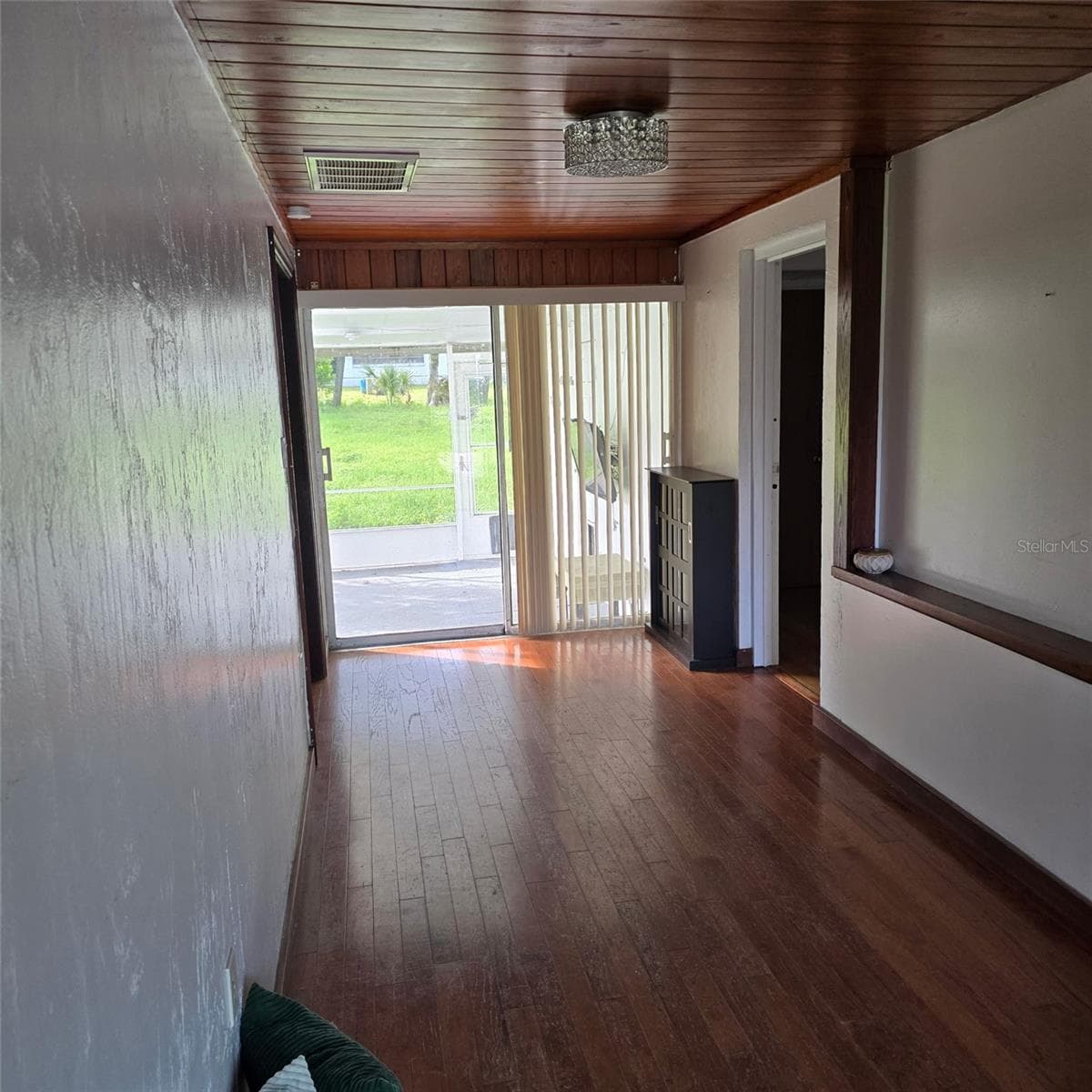 11 ASTER DRIVE — photo 8 of 35
