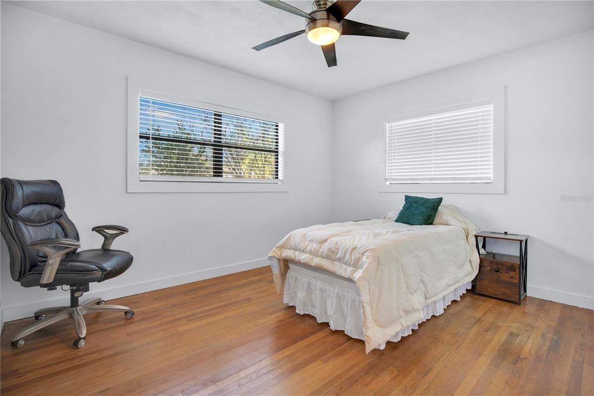 11 ASTER DRIVE — photo 17 of 35