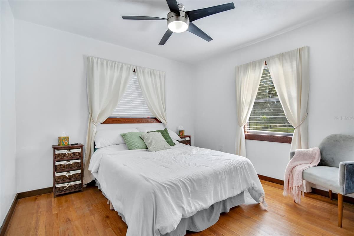 11 ASTER DRIVE — photo 18 of 35