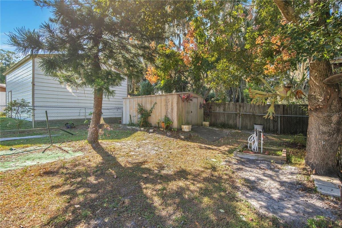 11 ASTER DRIVE — photo 29 of 35