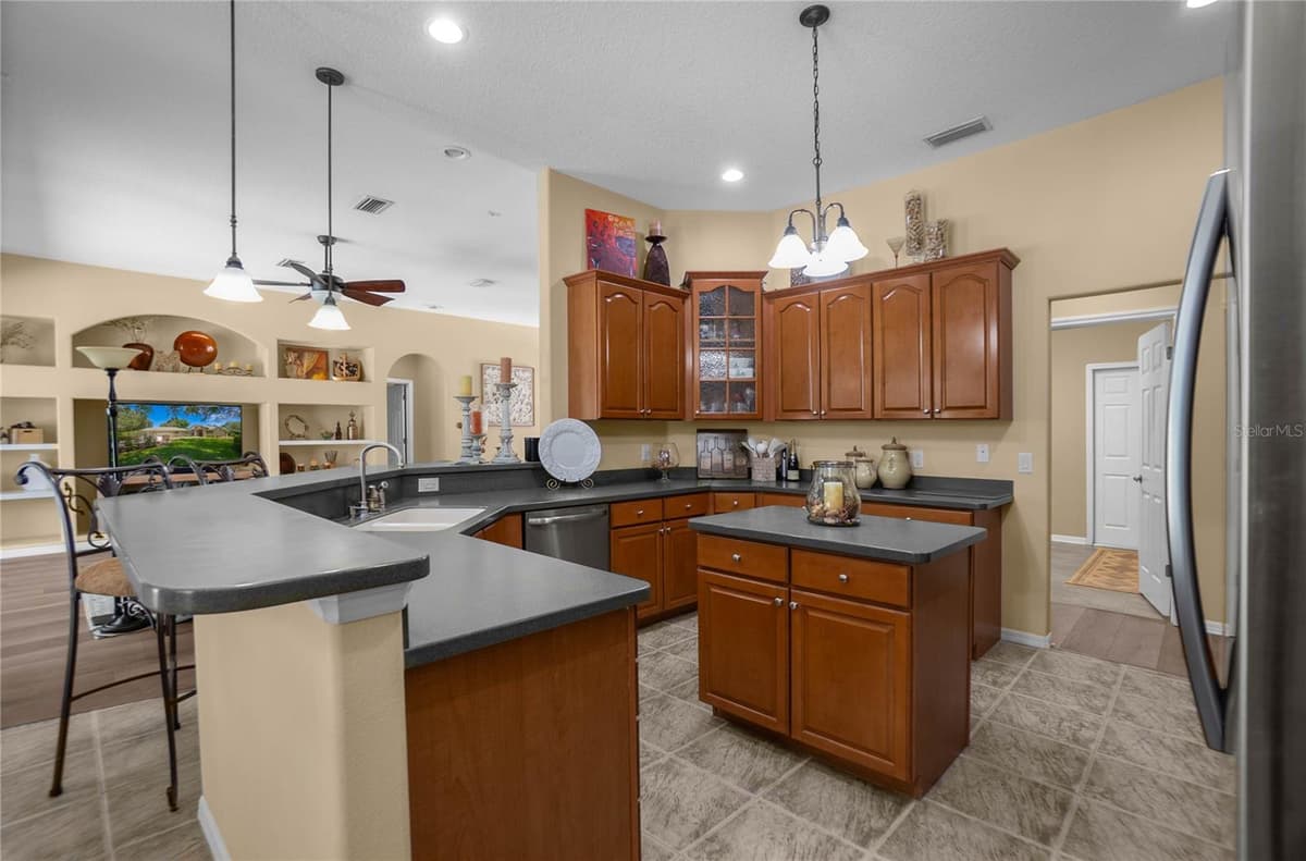 9807 LAKE TAHOE DRIVE — photo 17 of 63