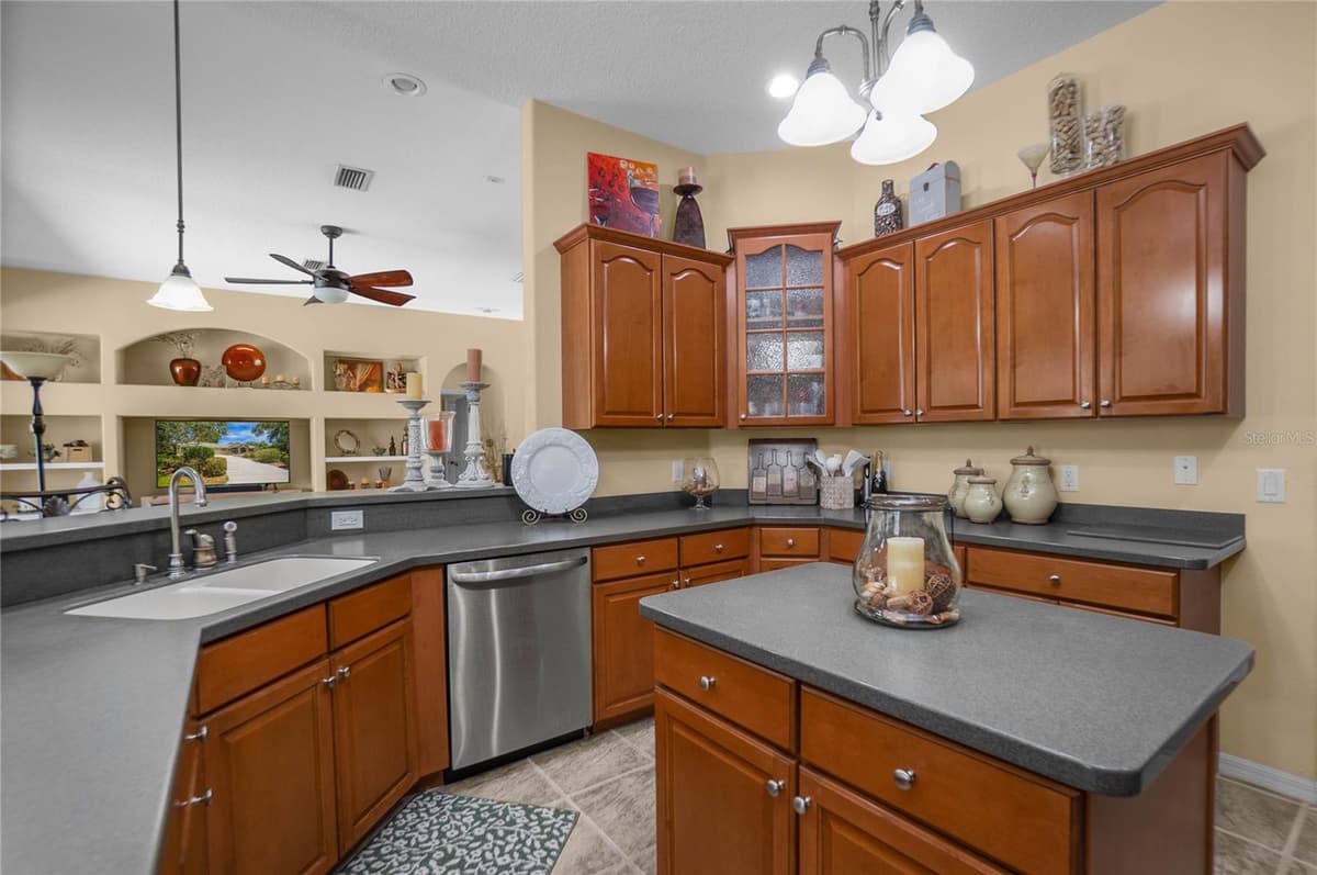 9807 LAKE TAHOE DRIVE — photo 18 of 63
