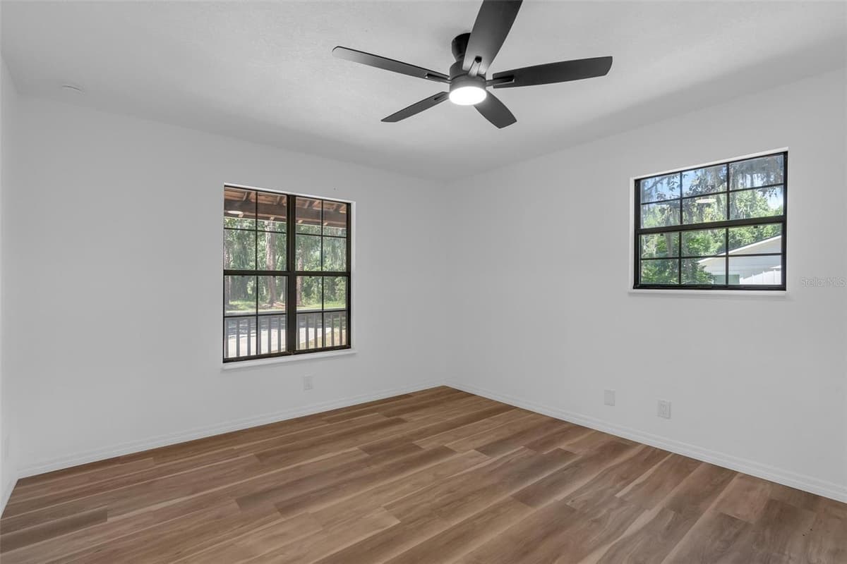 31018 COVE ROAD — photo 32 of 52