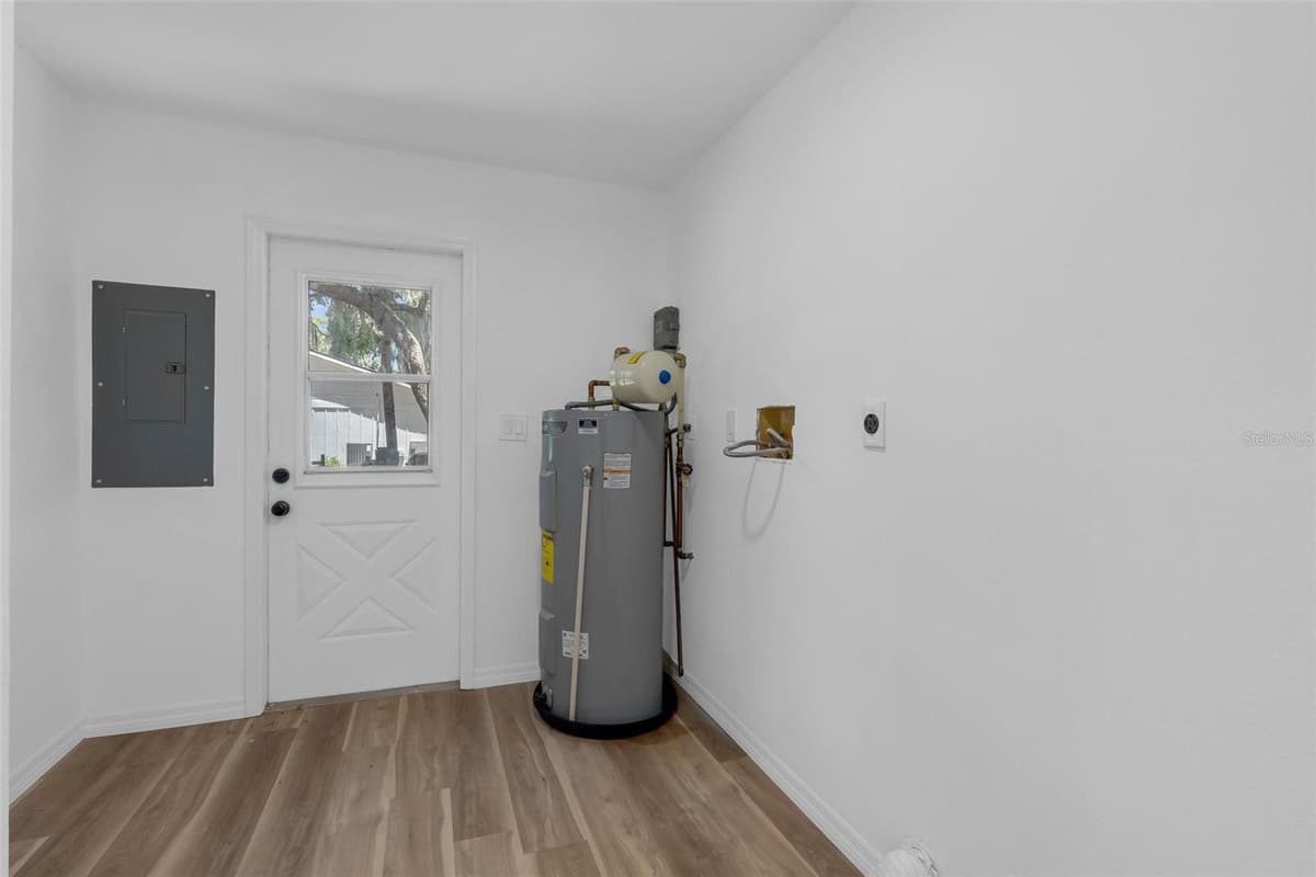 31018 COVE ROAD — photo 34 of 52