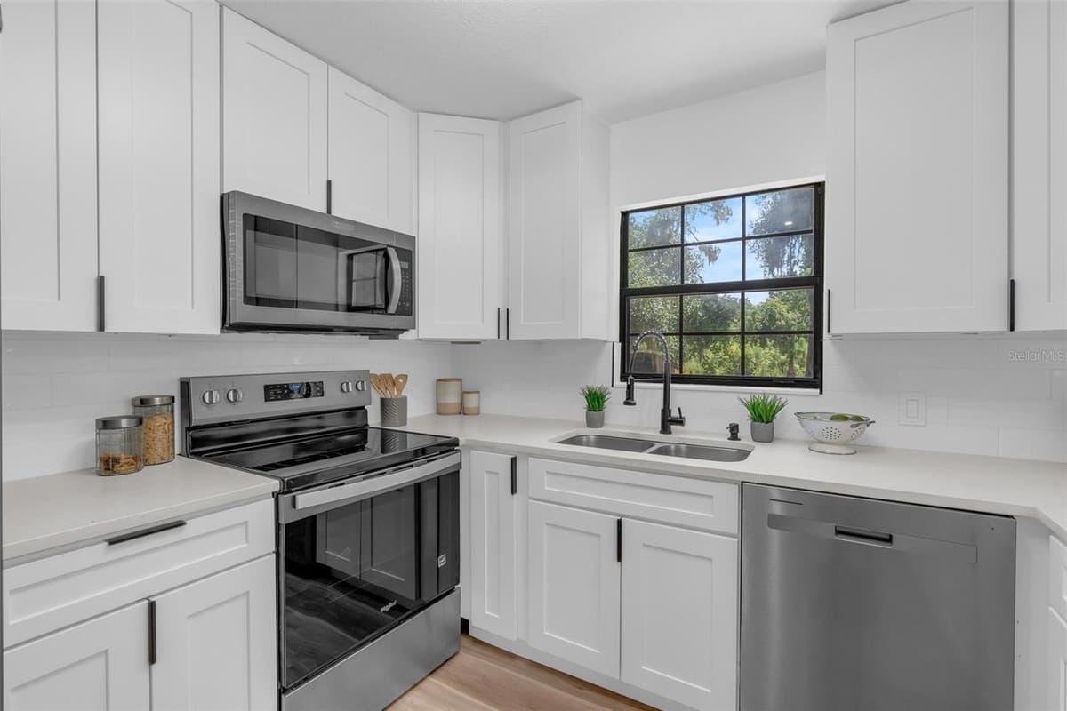 31018 COVE ROAD — photo 4 of 52
