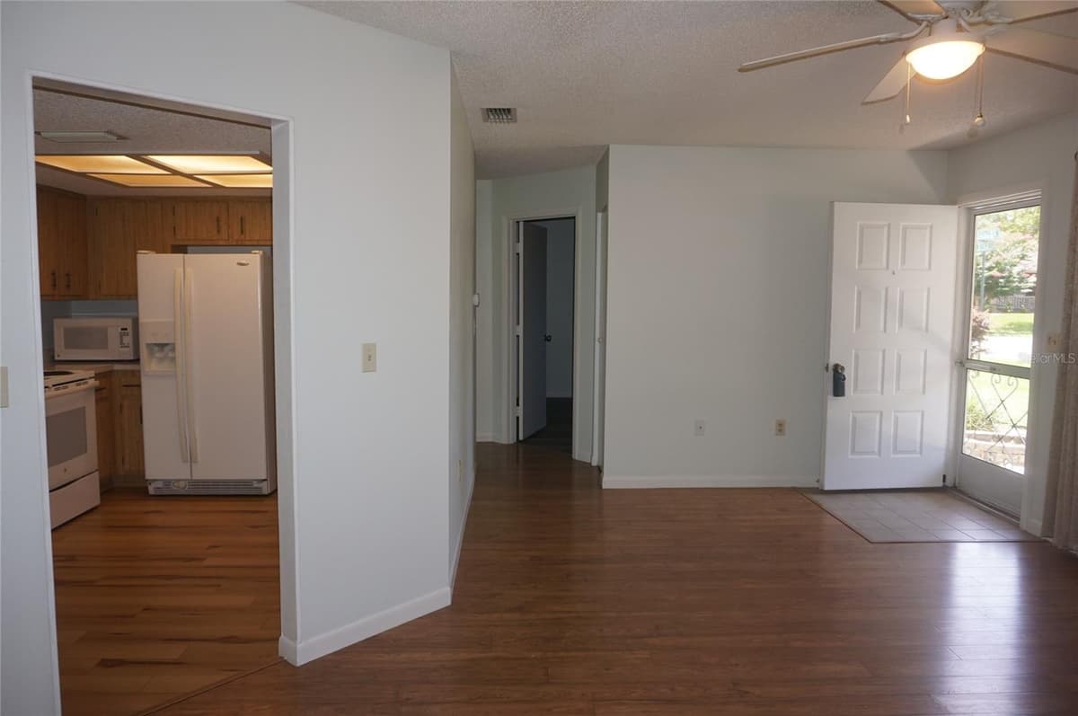 10961 84TH AVENUE — photo 4 of 41