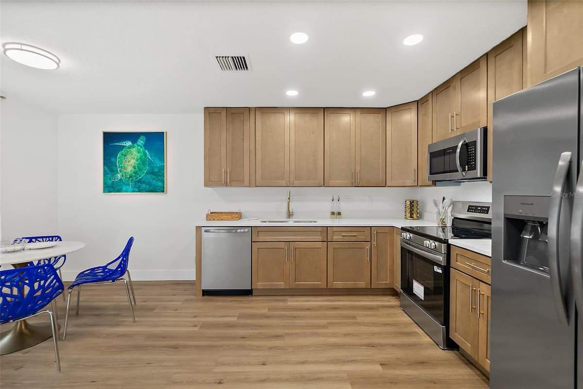 24 FELTER LANE — photo 11 of 50