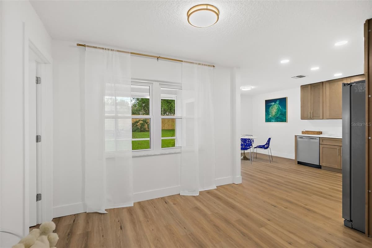 24 FELTER LANE — photo 10 of 50