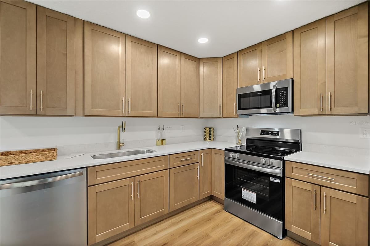 24 FELTER LANE — photo 12 of 50