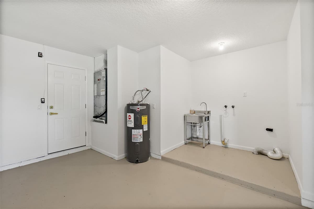 24 FELTER LANE — photo 40 of 50