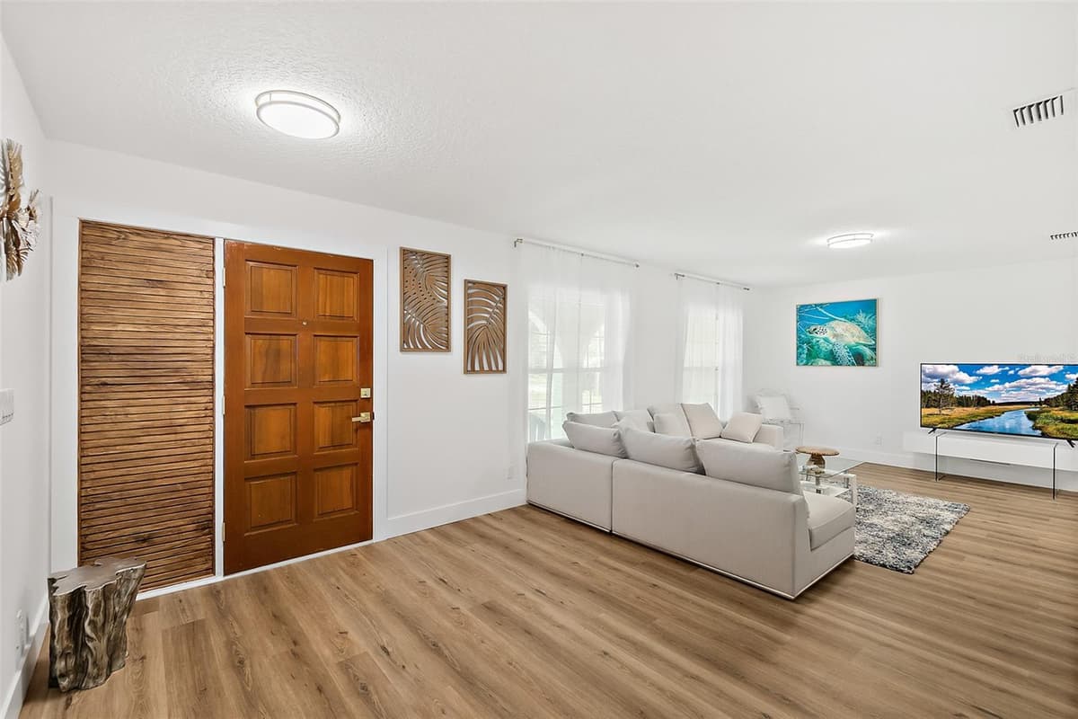 24 FELTER LANE — photo 4 of 50