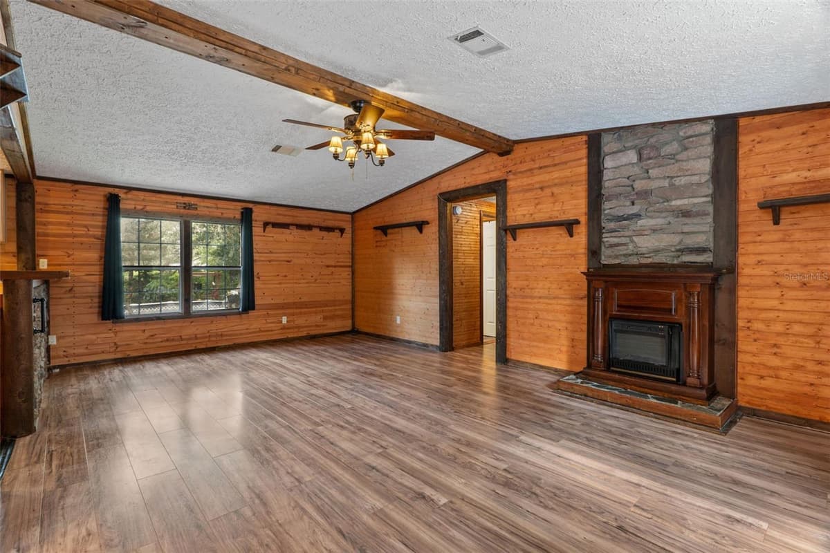 3322 SUSAN DRIVE — photo 6 of 32
