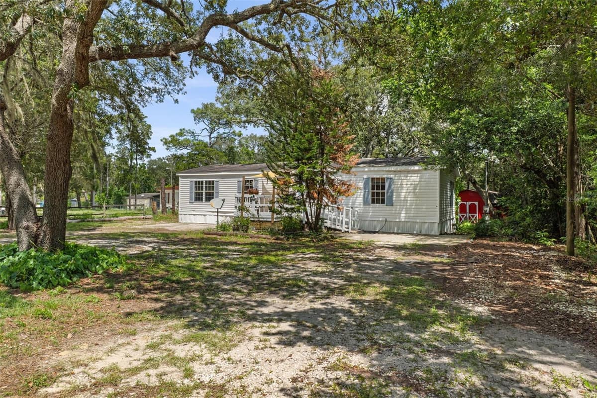 3322 SUSAN DRIVE — photo 2 of 32