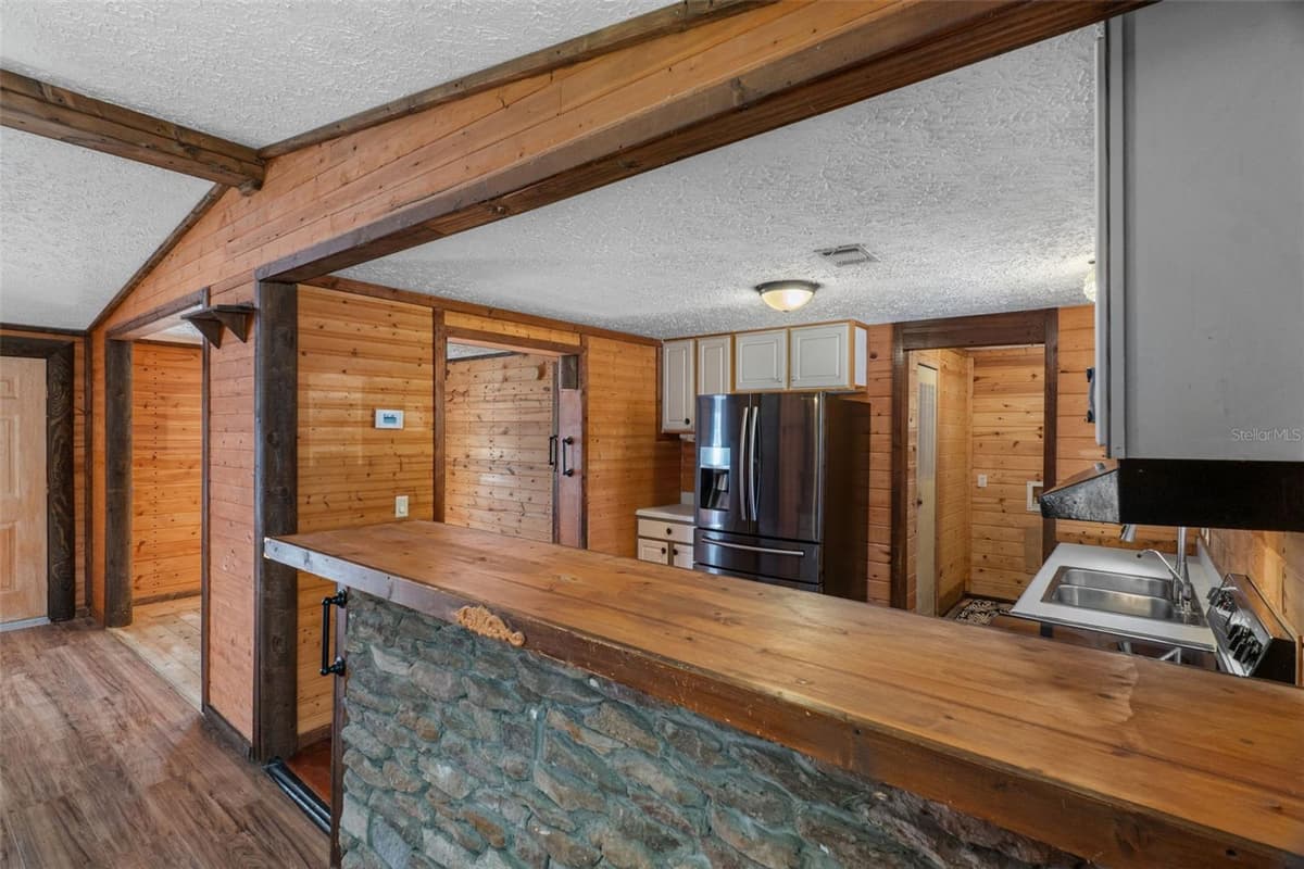 3322 SUSAN DRIVE — photo 12 of 32