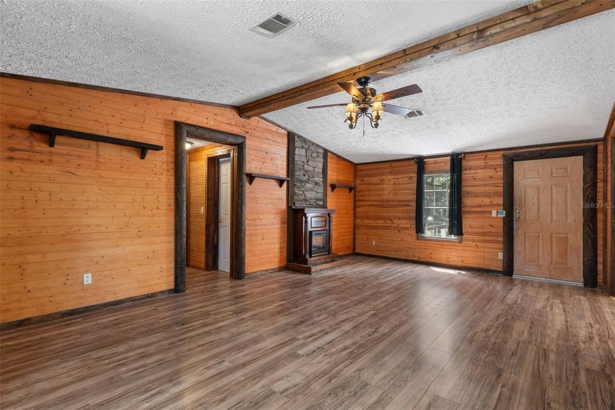 3322 SUSAN DRIVE — photo 11 of 32