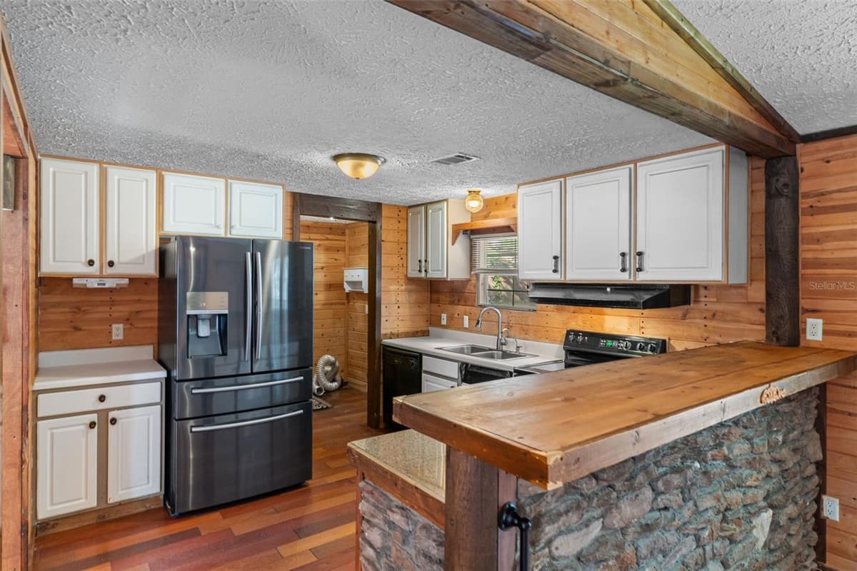 3322 SUSAN DRIVE — photo 13 of 32