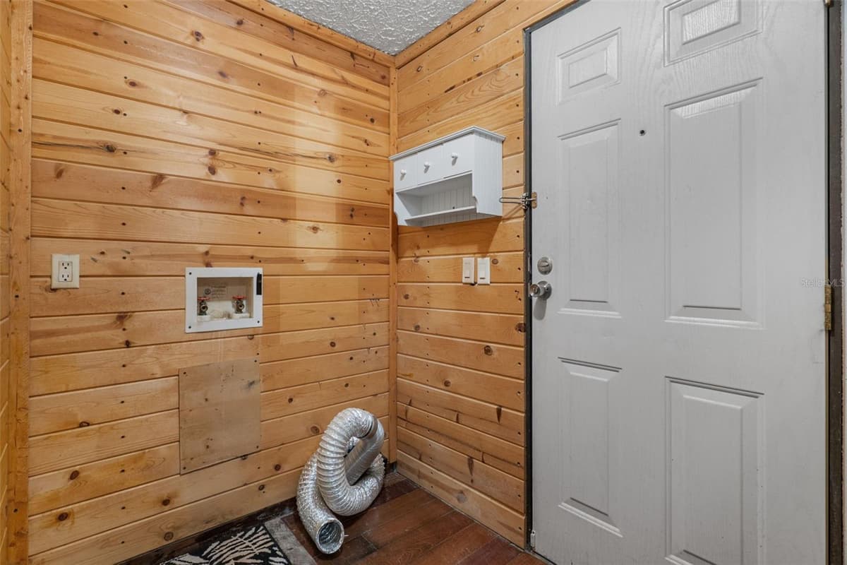 3322 SUSAN DRIVE — photo 28 of 32