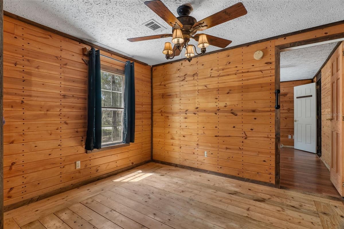 3322 SUSAN DRIVE — photo 17 of 32