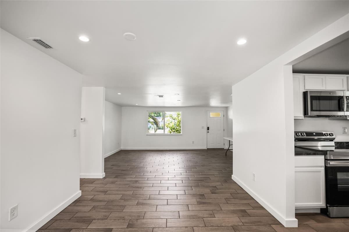 5646 QUIST DRIVE — photo 13 of 21