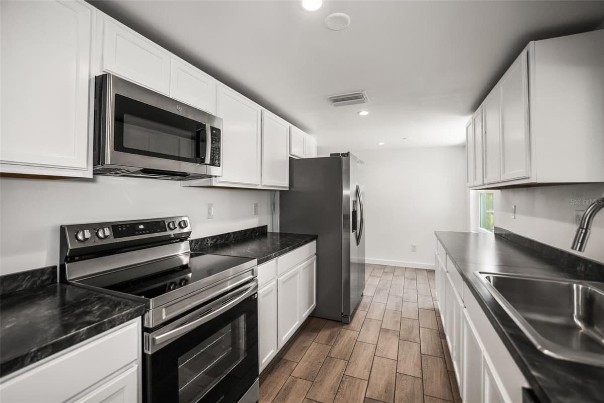 5646 QUIST DRIVE — photo 14 of 21