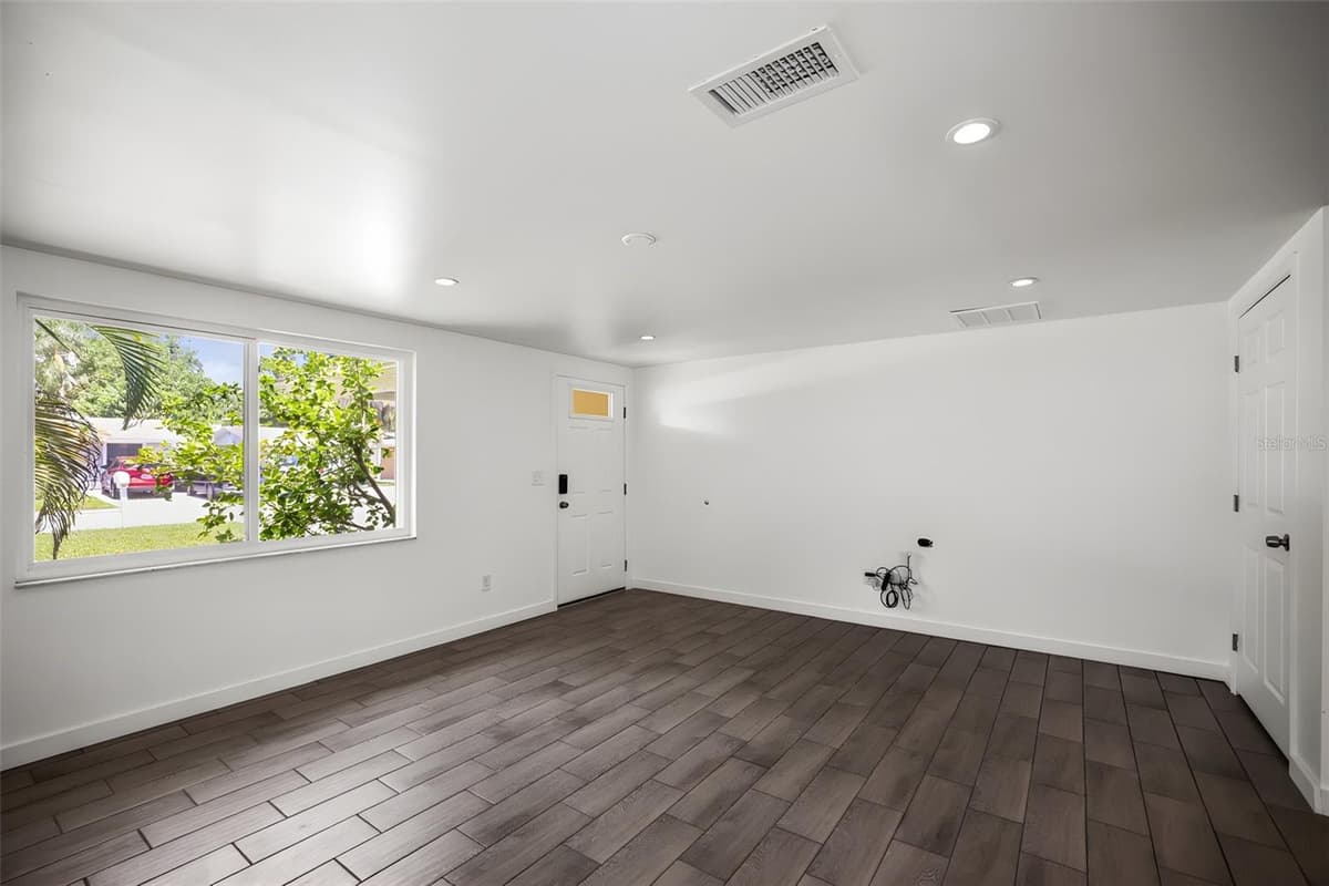 5646 QUIST DRIVE — photo 3 of 21
