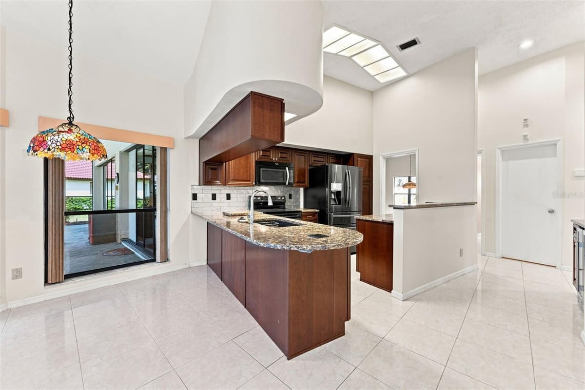 15923 ELLSWORTH DRIVE — photo 17 of 61