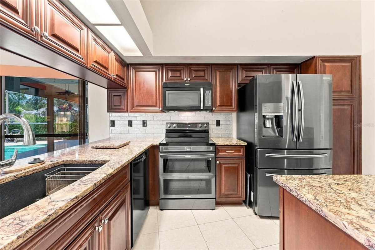 15923 ELLSWORTH DRIVE — photo 13 of 61