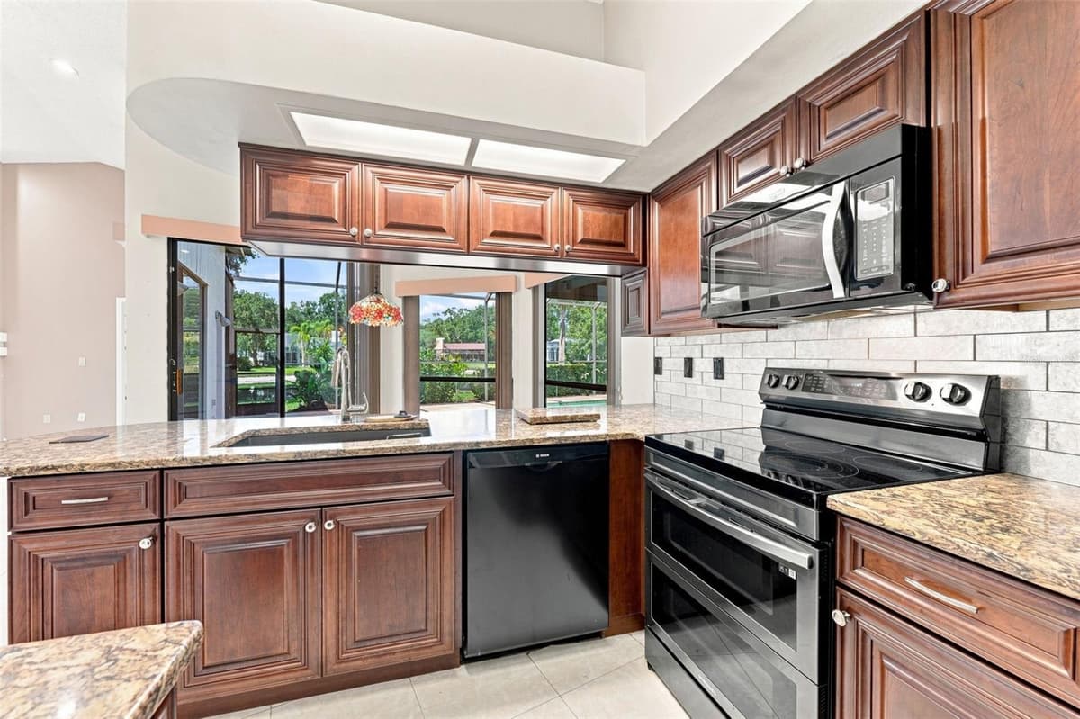 15923 ELLSWORTH DRIVE — photo 14 of 61