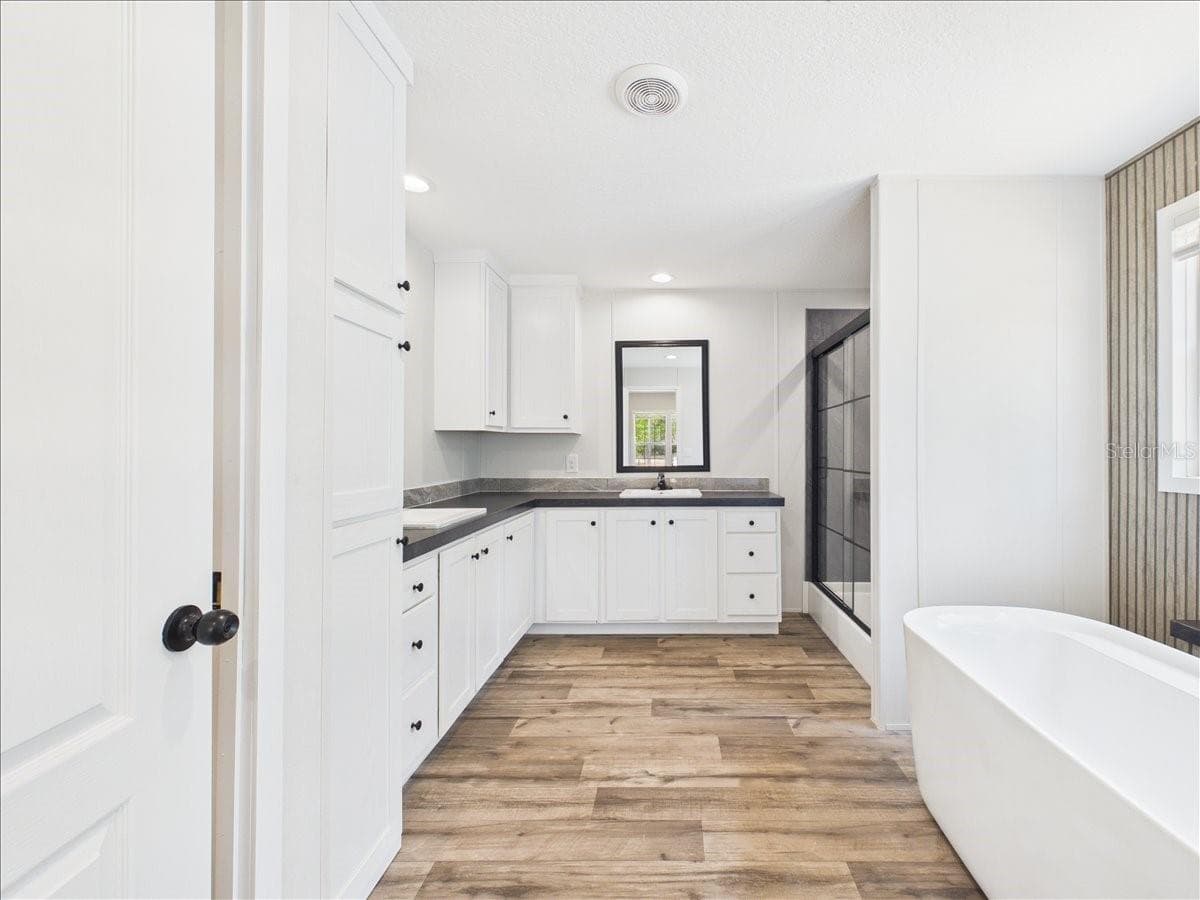 202 MIMOSA DRIVE — photo 11 of 19