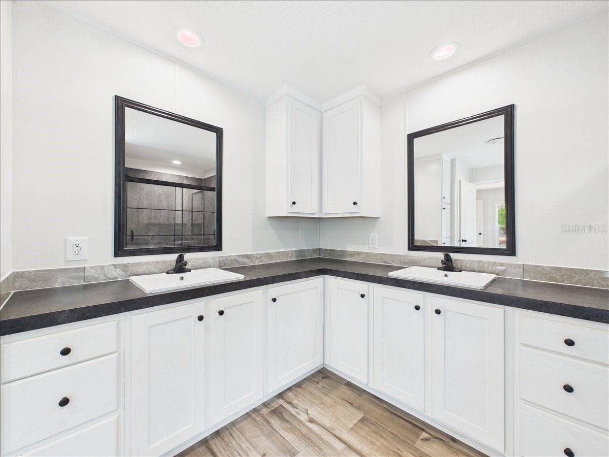 202 MIMOSA DRIVE — photo 13 of 19