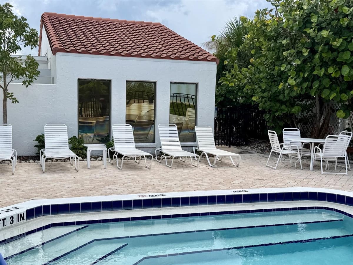 1585 TARPON CENTER DR — photo 3 of 4