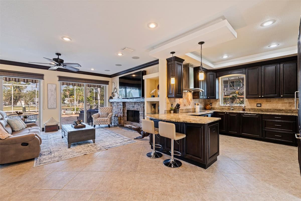 3931 POMPANO DRIVE — photo 10 of 63