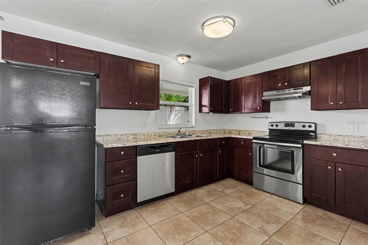 5585 ATLANTIC AVENUE — photo 6 of 17