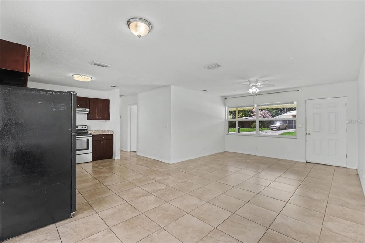5585 ATLANTIC AVENUE — photo 4 of 17