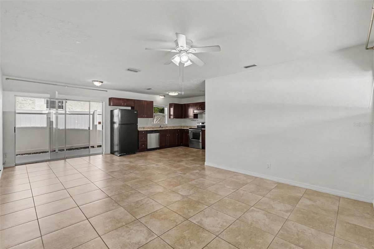 5585 ATLANTIC AVENUE — photo 5 of 17