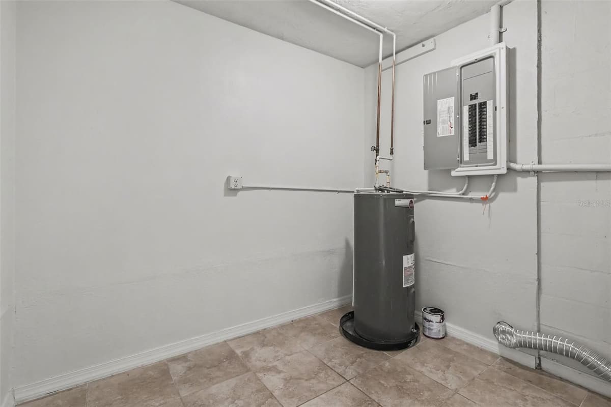 5585 ATLANTIC AVENUE — photo 14 of 17