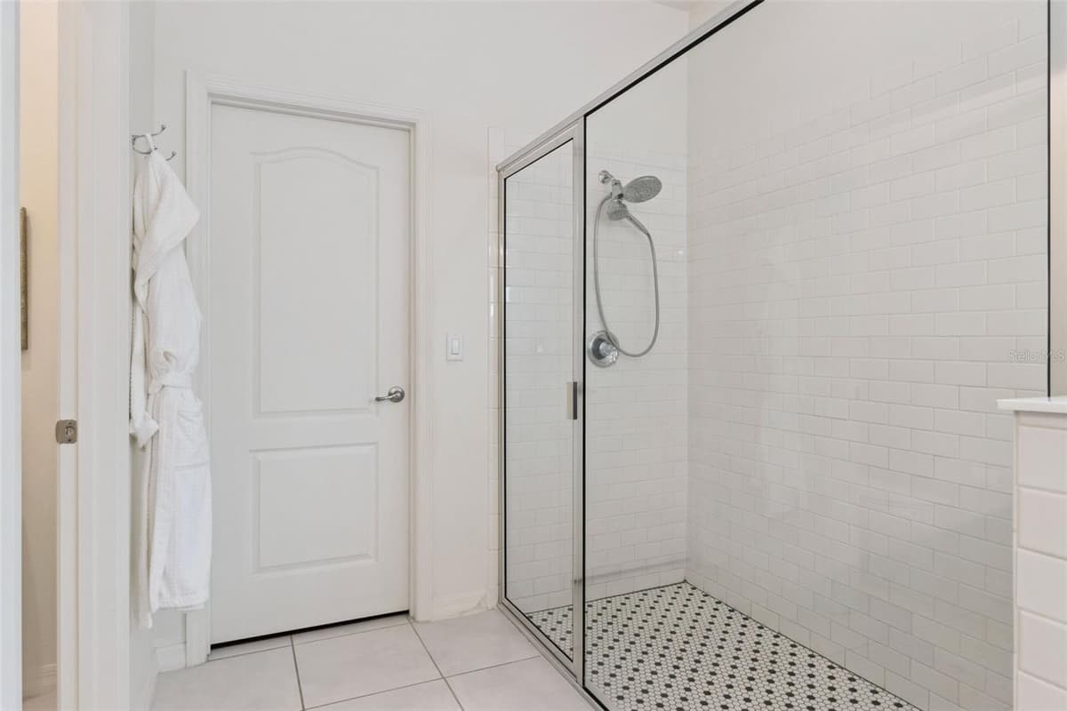 5743 THOMAS SQUARE DRIVE — photo 40 of 53